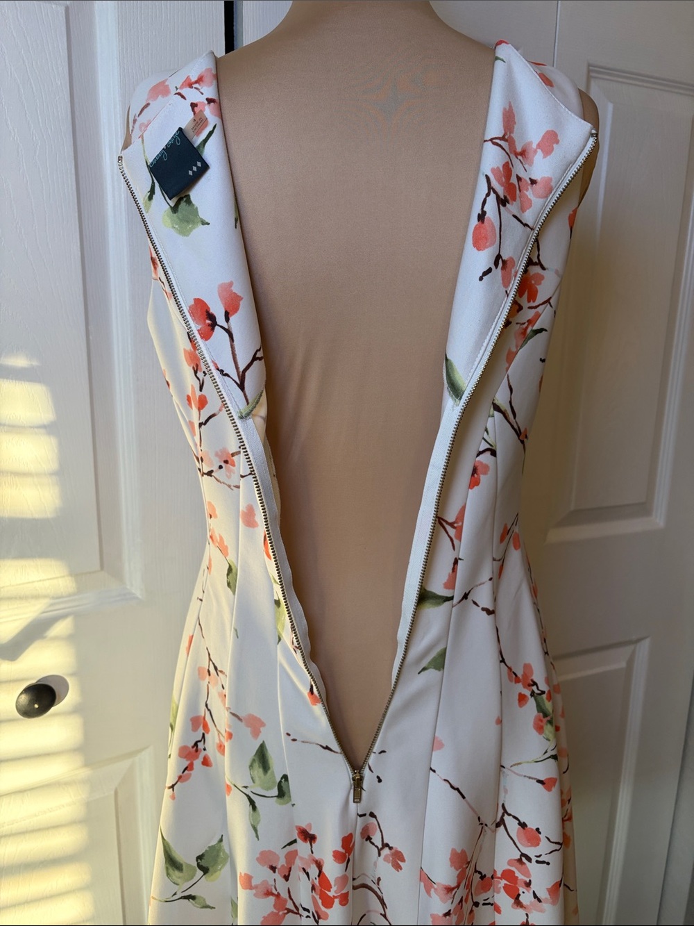 Gabby Skye White Midi Dress with Coral Floral Print size 4 swing style skirt - Picture 10 of 10